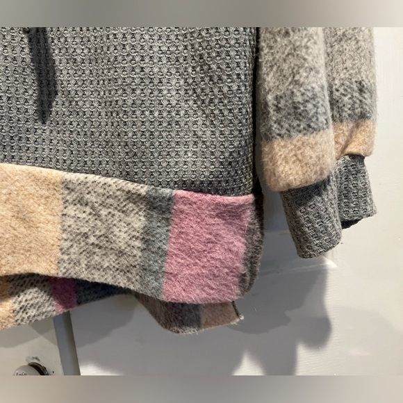WHITE BIRCH - SUPER SOFT Hoodie / Gray Bodice & Pink Plaid Sleeves & POCKETS - Picture 5 of 8